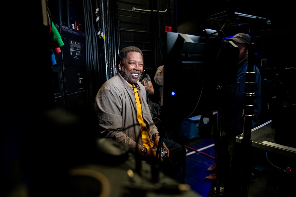 AI avatar on stage 2